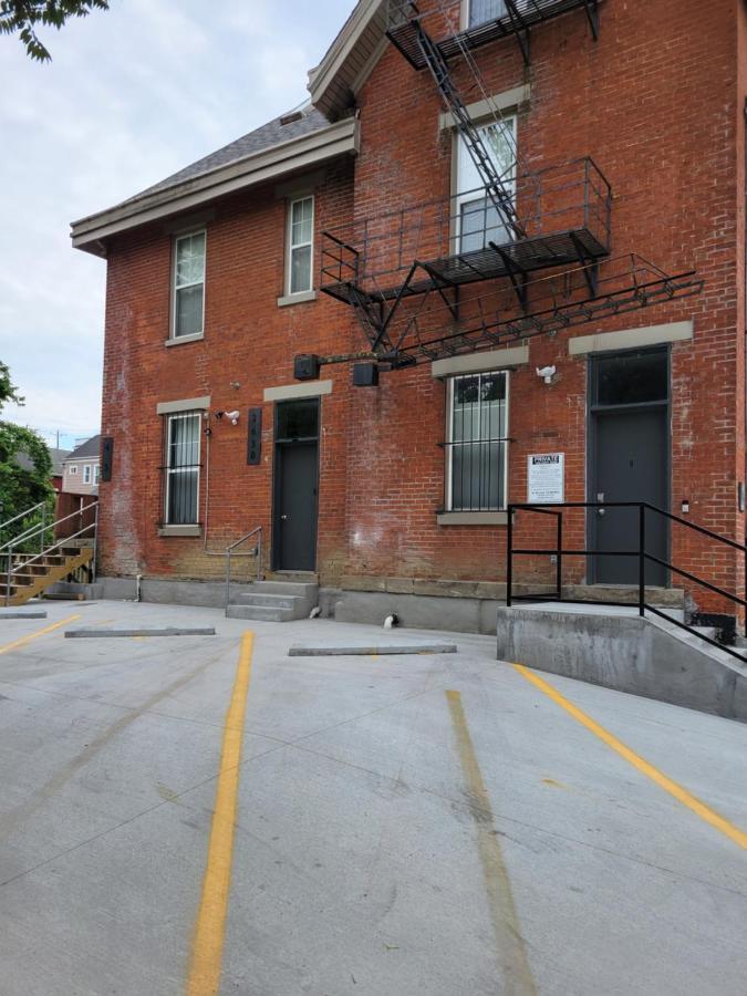 Fresh Modern Industrial Split Level Apartment Cincinnati Exterior photo